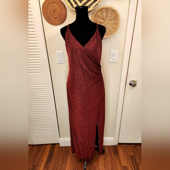 Sparkling Red Maxi Dress With Side Split And Ruching - Picture 3 of 11